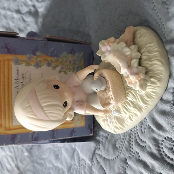 NIB Precious Moments It Only Takes a Moment to Show You Care - Picture 2 of 3
